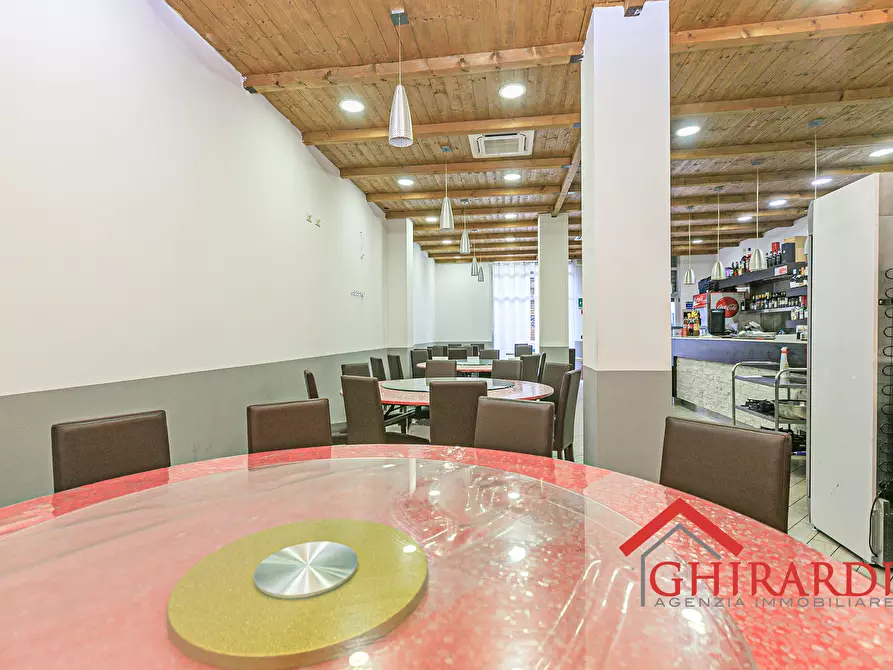 Immagine 9 di Locale commerciale in vendita  in VIA SALUCCI 13-15R a Genova