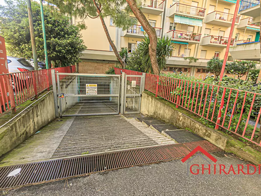 Immagine 1 di Magazzino in affitto  in VIA CHIARAVAGNA 18R a Genova