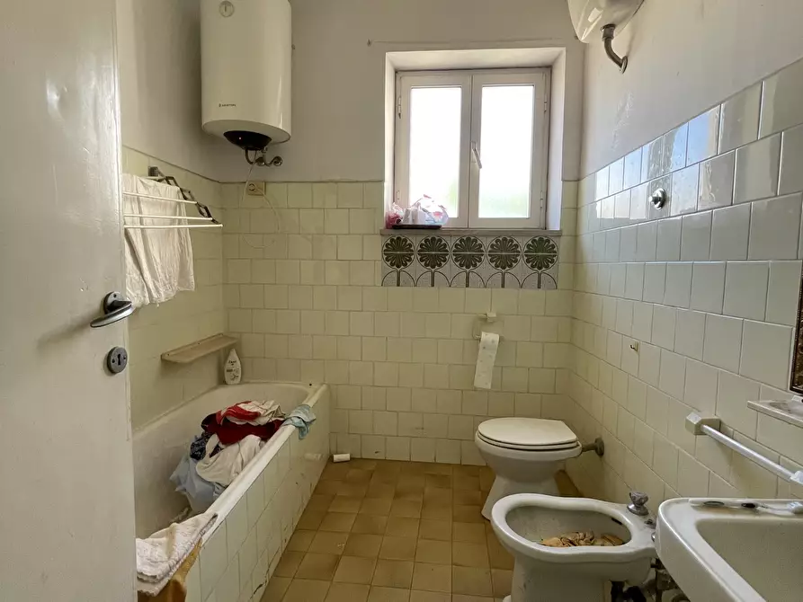 Immagine 12 di Trilocale in vendita  in Via della Liberazione 45 a Nettuno