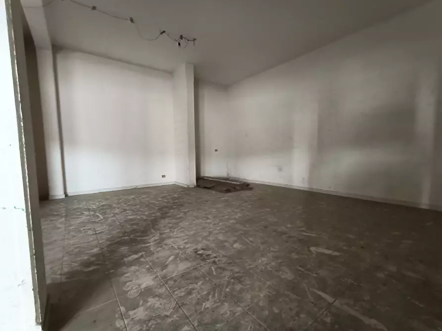 Immagine 8 di Locale commerciale in vendita  a Nettuno