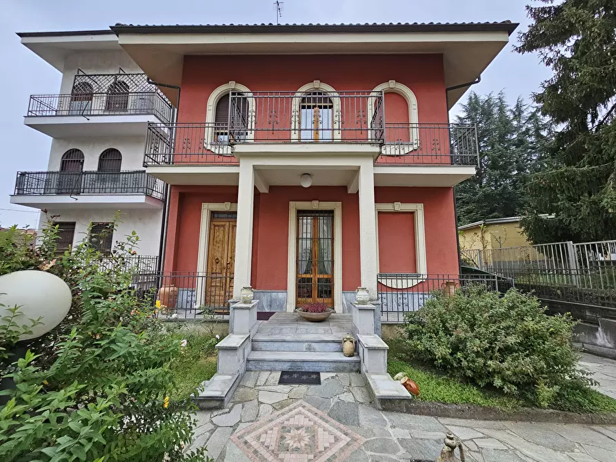 Immagine 1 di Villa in vendita  in Via Antonio Canova 27 a Asti