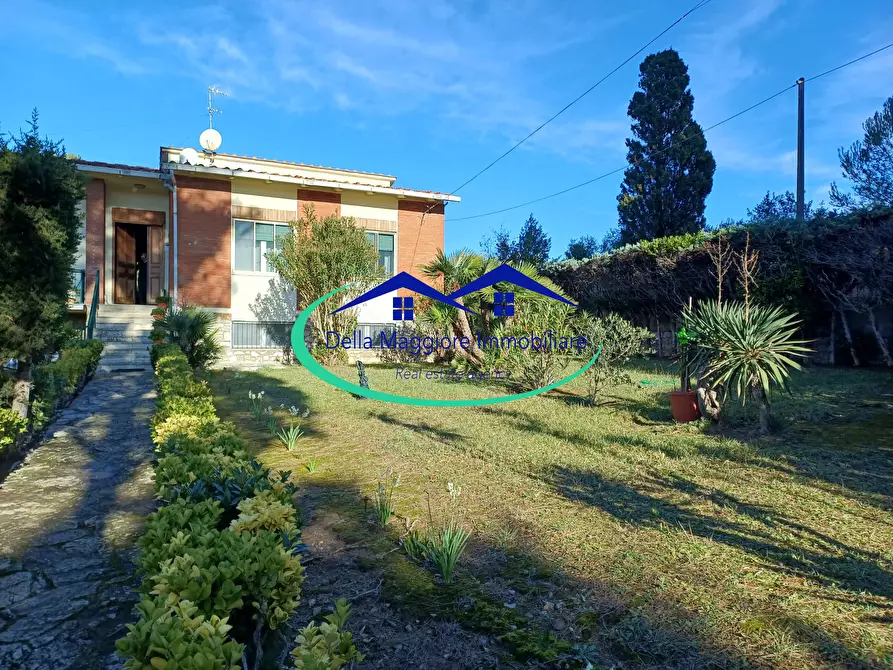 Immagine 41 di Villa in vendita  in via di montenero a Livorno