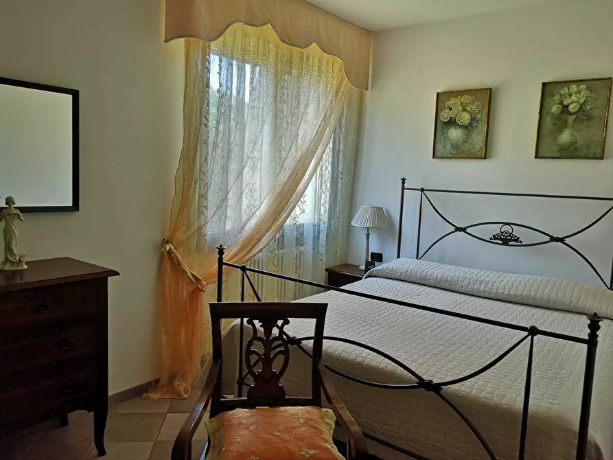 Immagine 11 di Villa in vendita  a Livorno