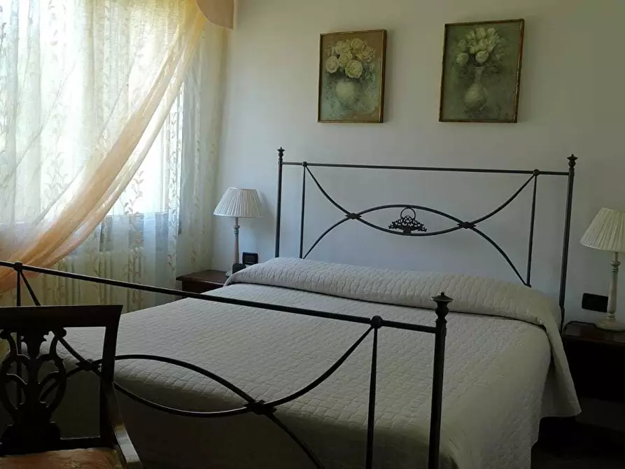 Immagine 15 di Villa in vendita  a Livorno