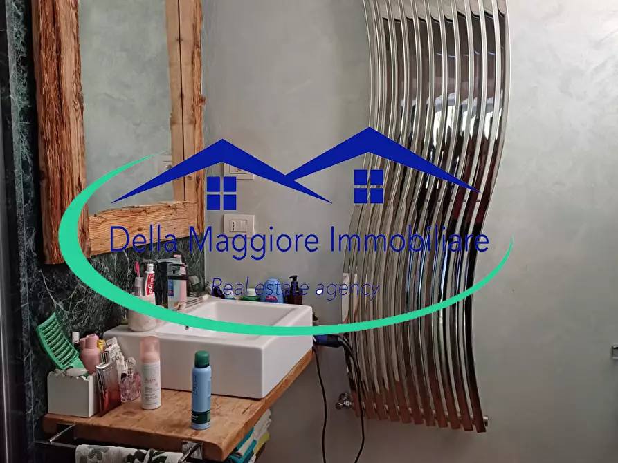 Immagine 20 di Villa in vendita  a Livorno