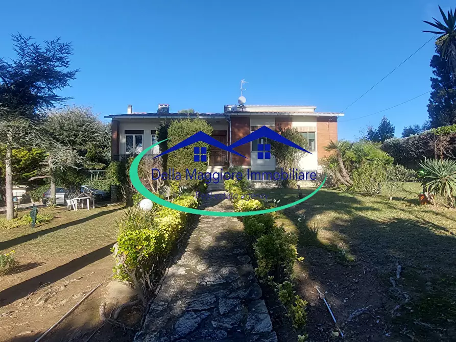 Immagine 32 di Villa in vendita  in via di montenero a Livorno