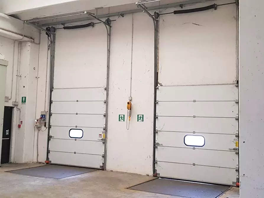 Immagine 5 di Capannone industriale in vendita  a Parma