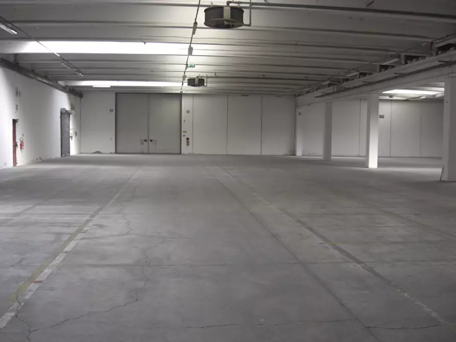 Immagine 8 di Attività artigianale in affitto  a Sorbolo Mezzani