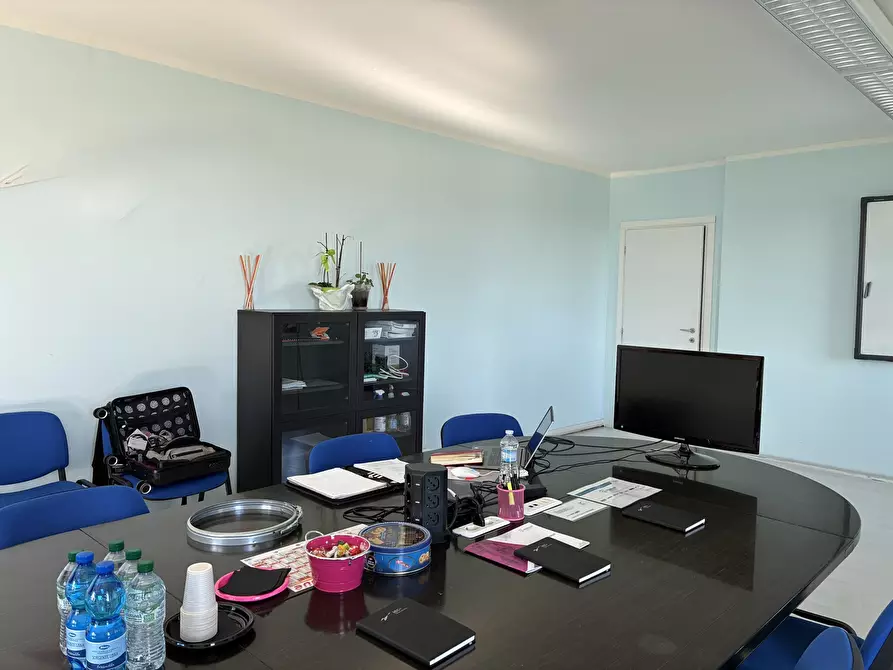 Immagine 8 di Attività artigianale in vendita  a Parma