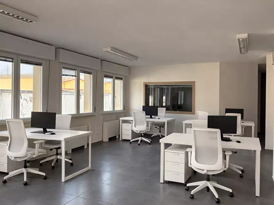 Immagine 11 di Ufficio in affitto  a Parma