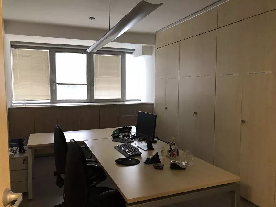 Immagine 8 di Ufficio in affitto  a Parma