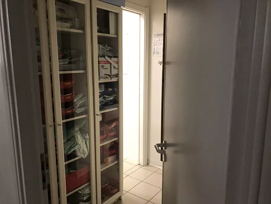 Immagine 10 di Ufficio in affitto  a Parma