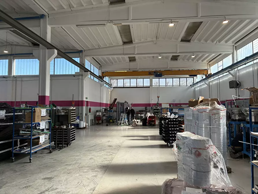 Immagine 3 di Attività artigianale in vendita  a Parma