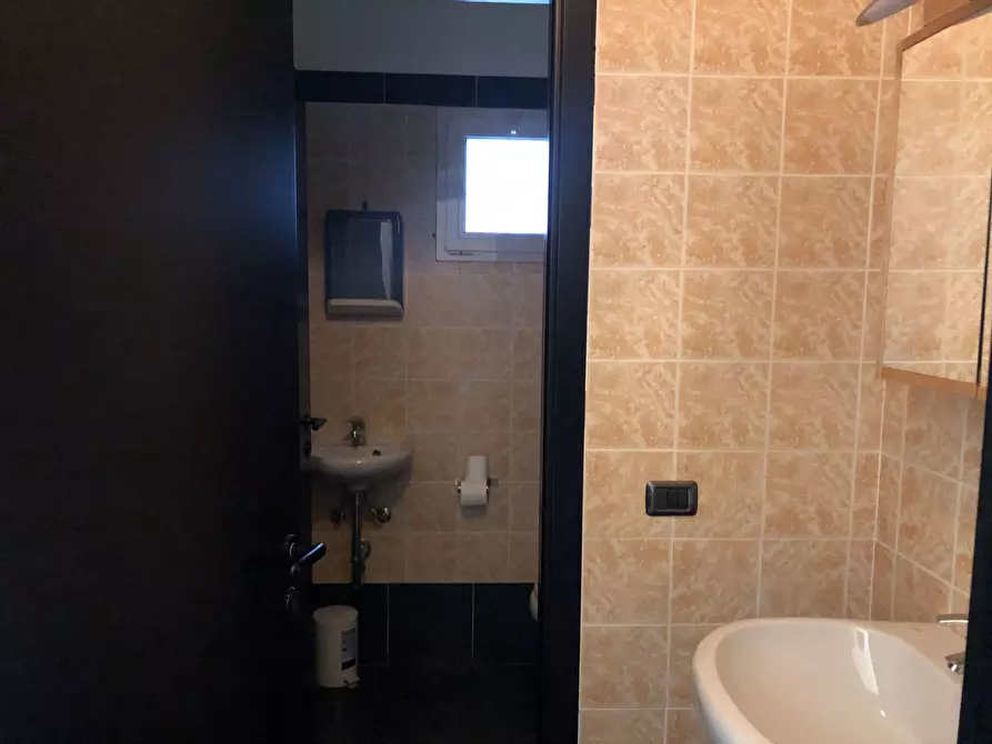 Immagine 18 di Attività artigianale in vendita  a Parma