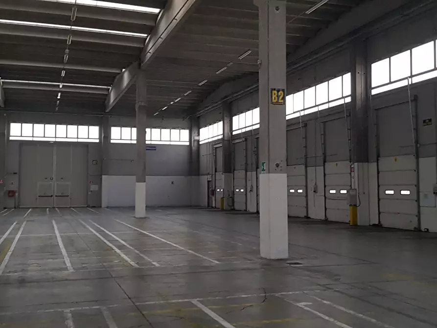 Immagine 4 di Attività artigianale in vendita  a Parma