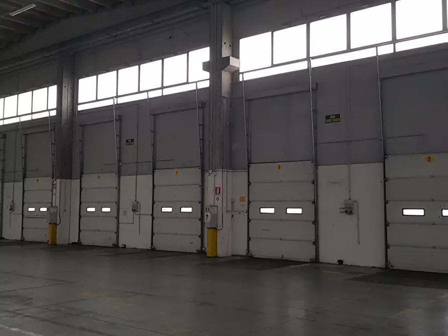 Immagine 5 di Attività artigianale in vendita  a Parma