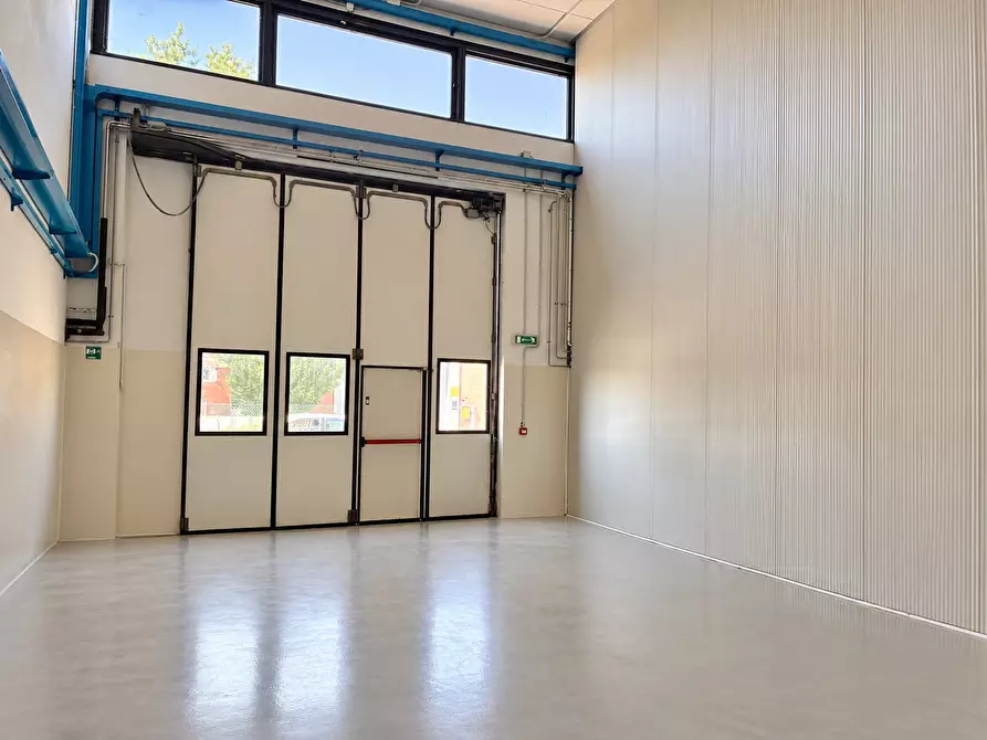 Immagine 5 di Attività artigianale in vendita  a Parma