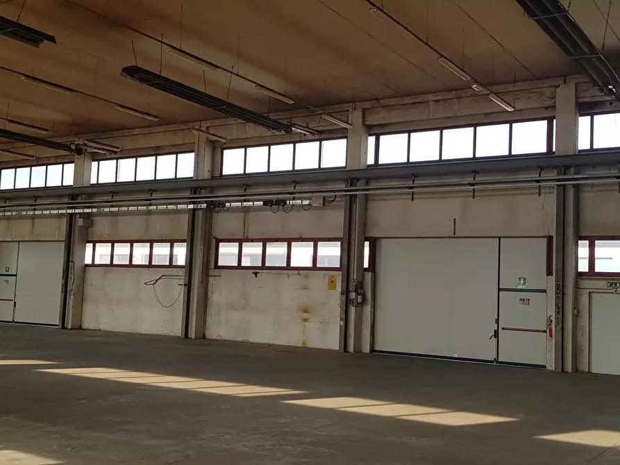 Immagine 11 di Attività artigianale in vendita  a Parma