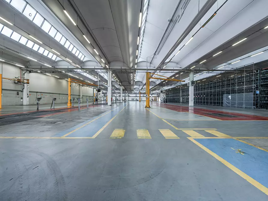 Immagine 6 di Attività artigianale in vendita  a Parma