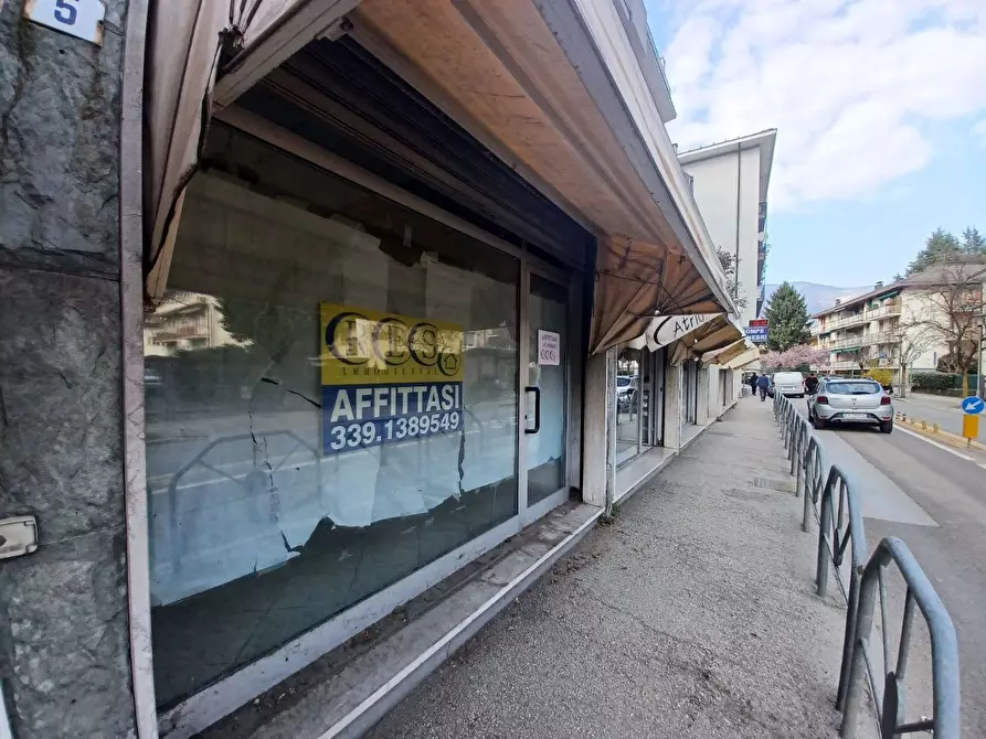 Immagine 2 di Locale commerciale in affitto  a Trento