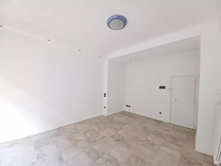 Immagine 3 di Locale commerciale in vendita  a Trento