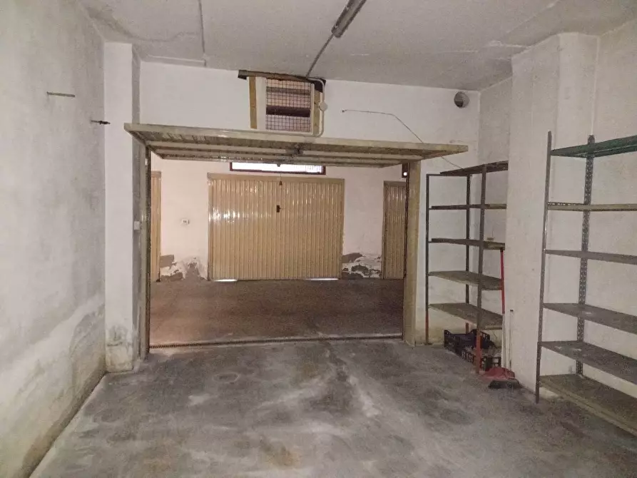 Immagine 6 di Garage in vendita  a Trento