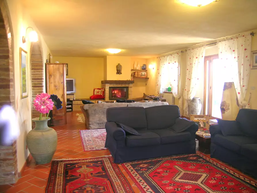 Immagine 29 di Villa in vendita  in VIA CHIARAVALLESE a Osimo