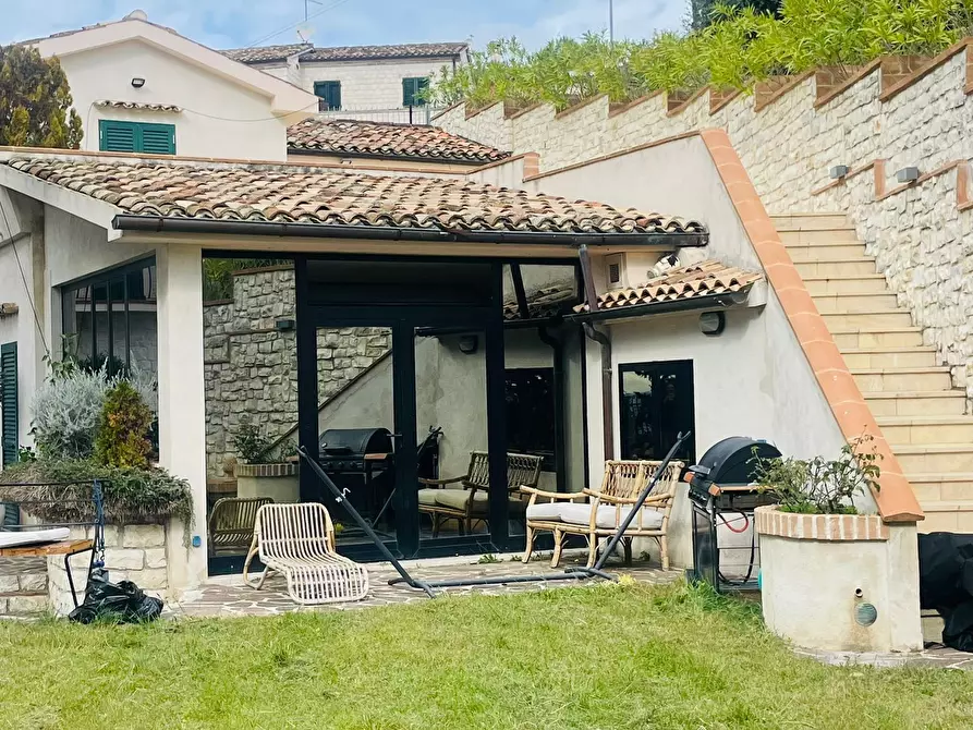 Immagine 1 di Casa bifamiliare in affitto  in Via Fonte Olio a Ancona