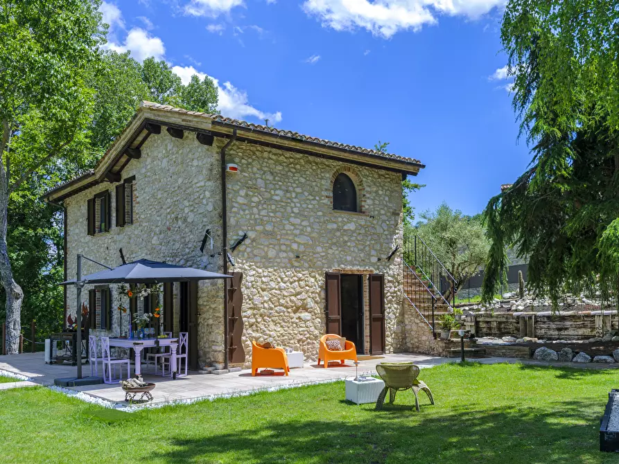 Immagine 4 di Rustico / casale in vendita  in SARNANO a Sarnano