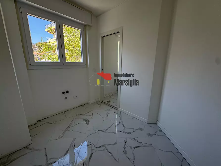 Immagine 7 di Trilocale in vendita  in Corso degli Inglesi 533 a San Remo