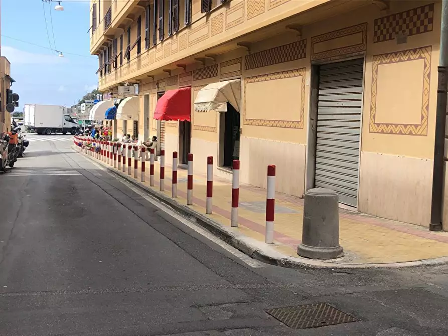 Immagine 1 di Locale commerciale in vendita  in Via Redipuglia a Genova