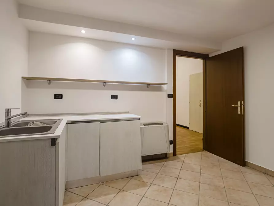 Immagine 6 di Trilocale in vendita  in Via Santa Chiara a Torino