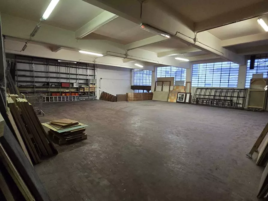 Immagine 1 di Magazzino in vendita  in Via Elvo a Torino