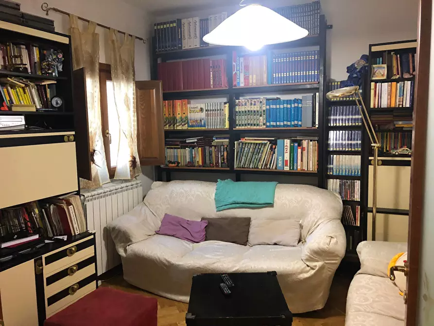 Immagine 4 di Pentalocale in vendita  a Livorno