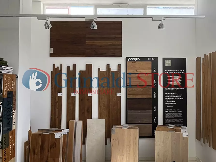 Immagine 29 di Magazzino in vendita  in Viale Giovanni Paolo II 71 a Lecce