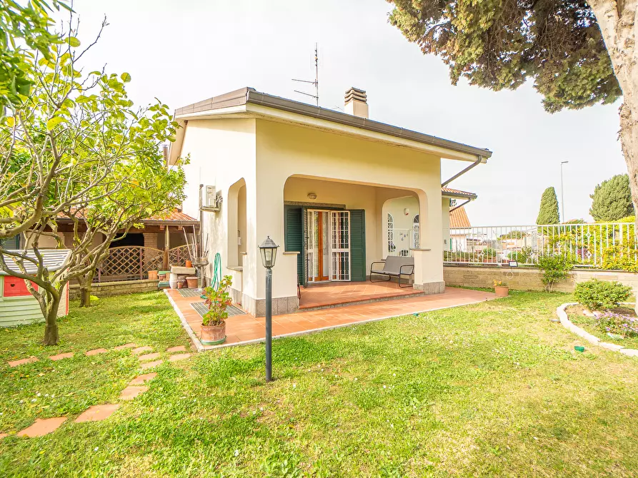 Immagine 12 di Villa in vendita  in Via Moricone a Albano Laziale