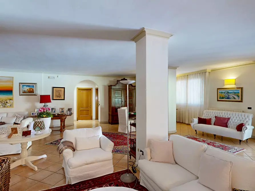 Immagine 35 di Villa in vendita  in Via Venosa 5 a Lecce