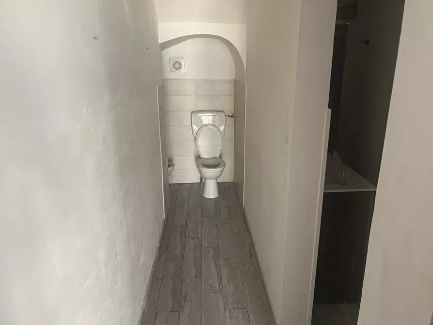 Immagine 16 di Bilocale in vendita  in Via Vincenzo Gioberti 36 a Vercelli