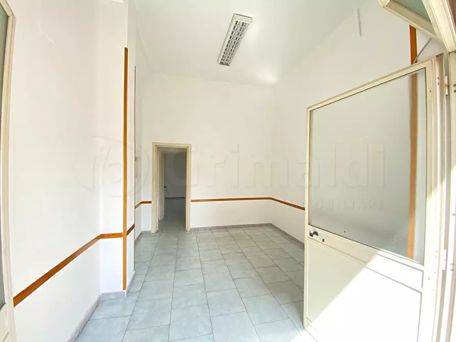 Immagine 1 di Locale commerciale in affitto  a Sant'antimo