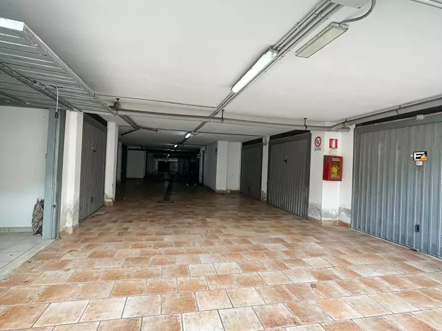 Immagine 51 di Quadrilocale in vendita  in Via Federico Zeri 3 a Lecce