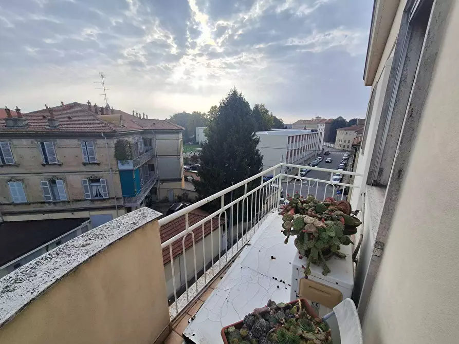 Immagine 13 di Bilocale in vendita  in Via Silvio Pellico 4 a Vercelli
