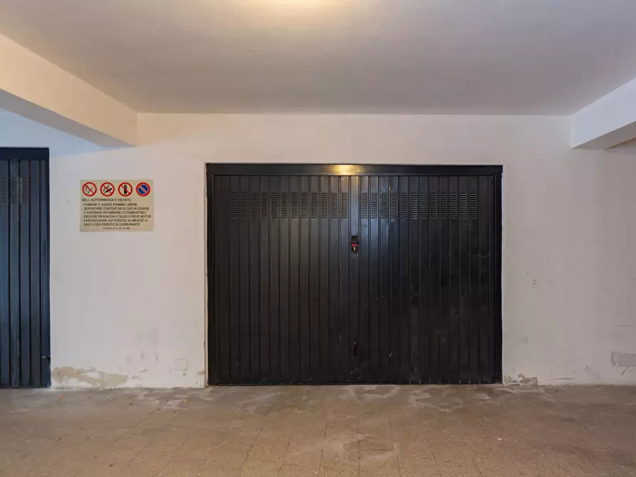 Immagine 33 di Pentalocale in vendita  in Via Giuseppe Leonardi 24 a Aci Catena