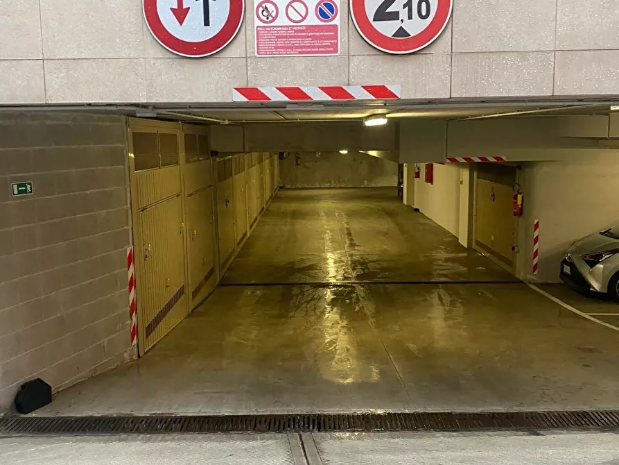 Immagine 14 di Quadrilocale in vendita  in Via XX Settembre 5 a Como