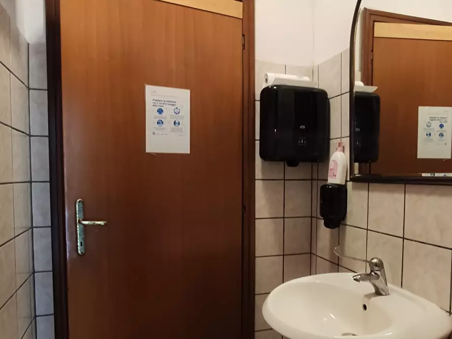 Immagine 26 di Locale commerciale in affitto  in Viale Mencacci 34 a Anzio