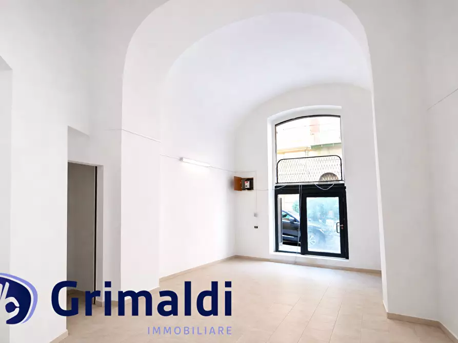 Immagine 14 di Locale commerciale in vendita  in Via Giuseppe Martucci 79 a Napoli