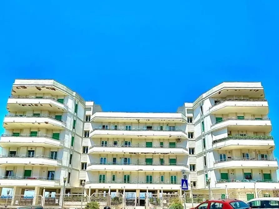 Immagine 13 di Quadrilocale in vendita  in Lungomare Marconi 3 a Gallipoli