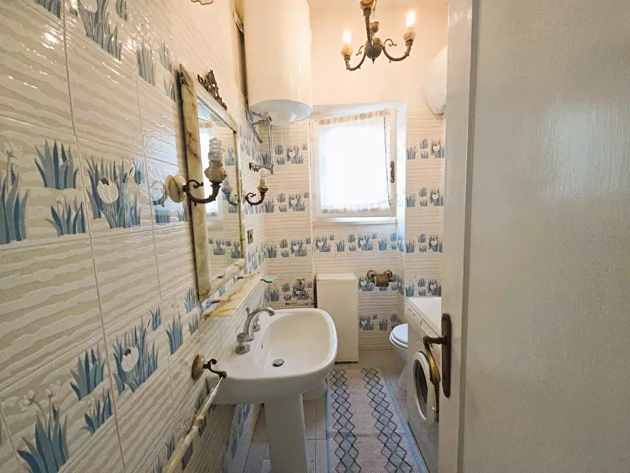 Immagine 9 di Quadrilocale in vendita  in Via dei Delfini 102 a Ardea