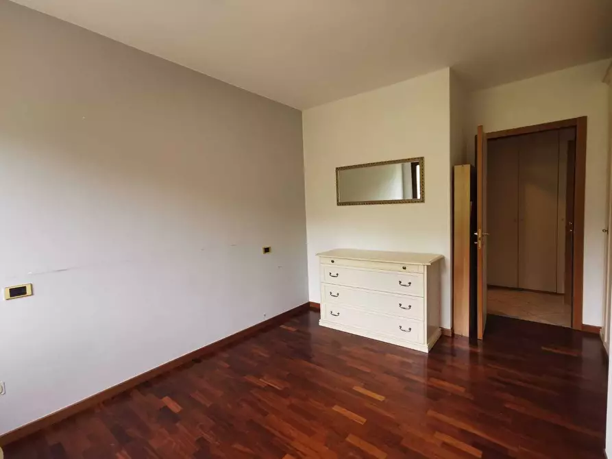 Immagine 9 di Bilocale in affitto  in Via Cinque Giornate 2 a Cernobbio