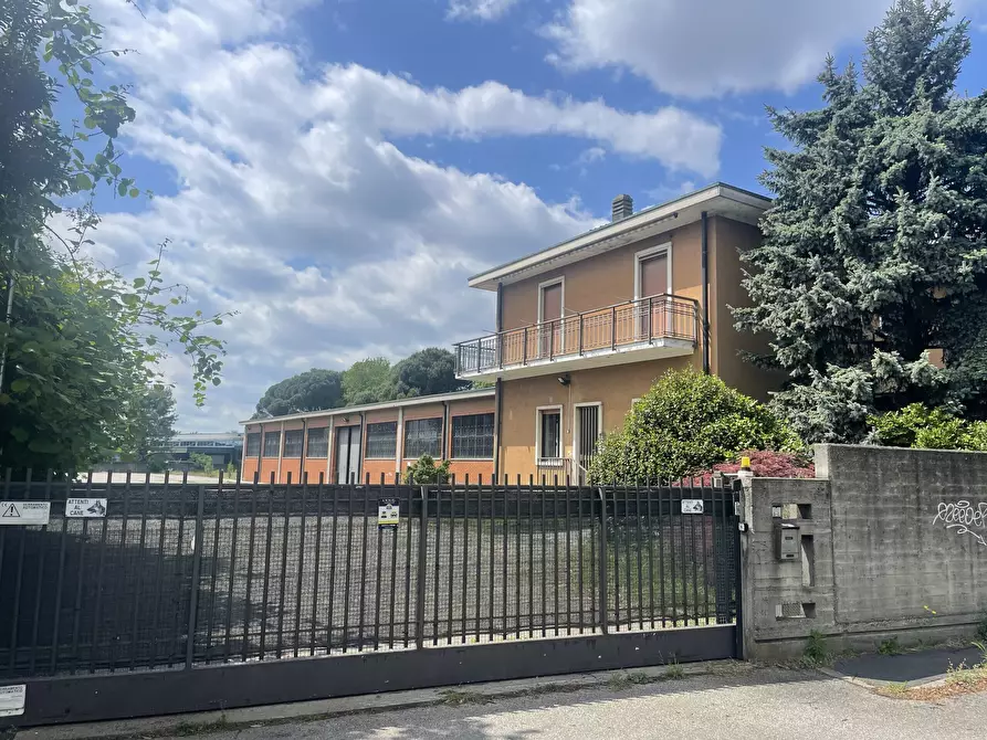 Immagine 1 di Attività artigianale in vendita  in Viale dell'Unione Europea 36 a Gallarate