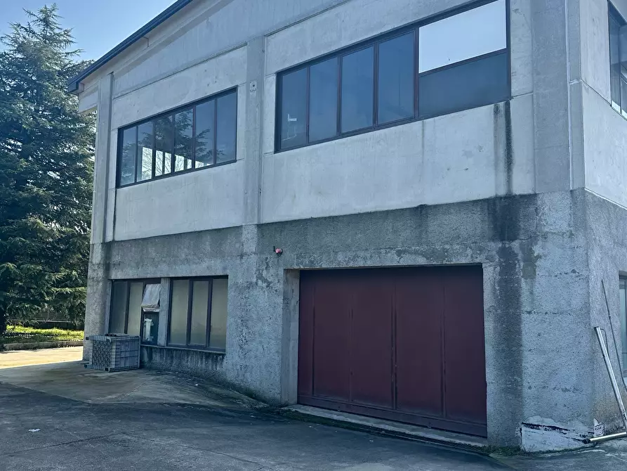 Immagine 1 di Attività artigianale in vendita  in VIA ROMA 36 a Casnate Con Bernate